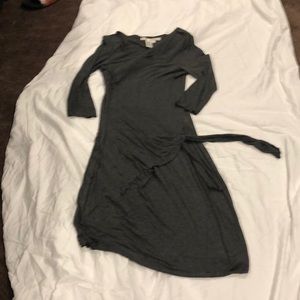 Mid drift dress with since tie